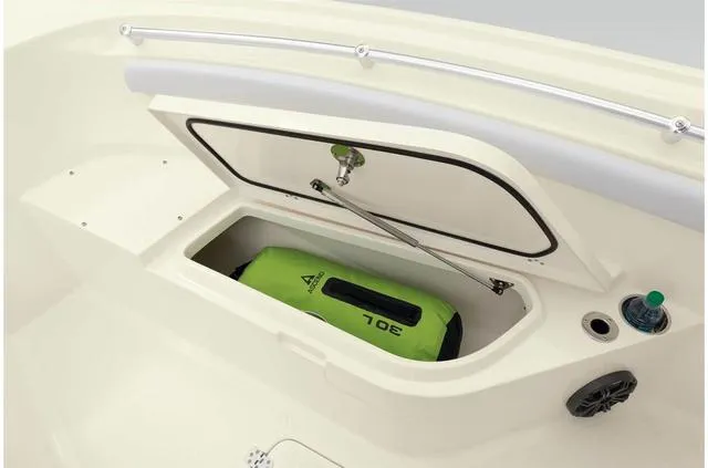 Slide: The Image of Mako 214 Center Console 2022 - 29