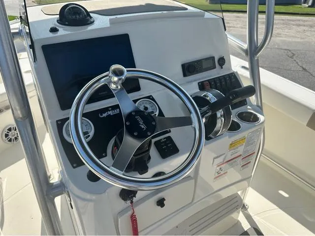 Slide: The Image of Mako 214 Center Console 2022 - 3