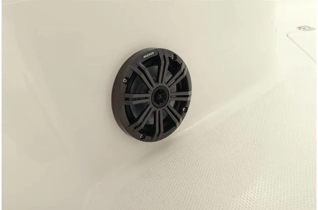 Slide: The Image of Mako 214 Center Console 2022 - 31