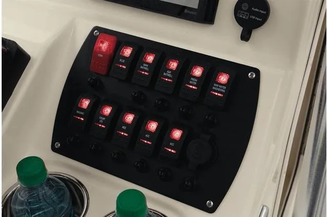 Slide: The Image of Mako 214 Center Console 2022 - 48