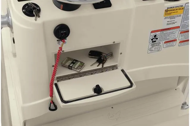 Slide: The Image of Mako 214 Center Console 2022 - 49