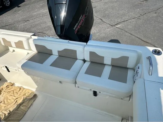 Slide: The Image of Mako 214 Center Console 2022 - 5