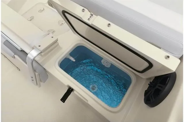 Slide: The Image of Mako 214 Center Console 2022 - 60