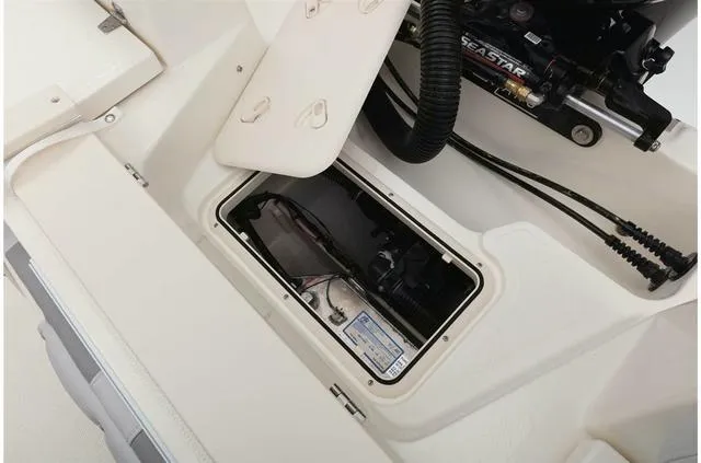 Slide: The Image of Mako 214 Center Console 2022 - 63