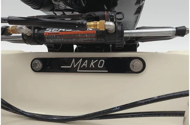 Slide: The Image of Mako 214 Center Console 2022 - 64