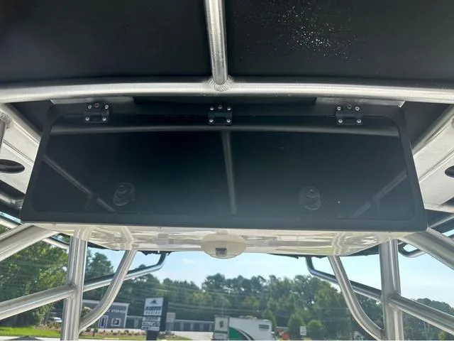 Slide: The Image of Mako 214 Center Console 2022 - 7