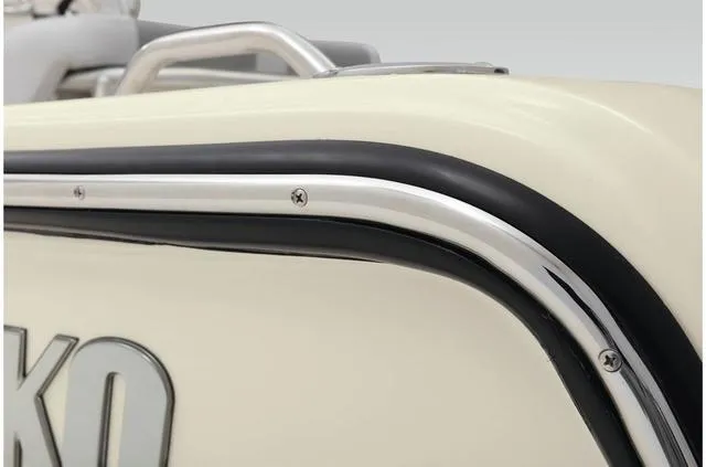 Slide: The Image of Mako 214 Center Console 2022 - 71