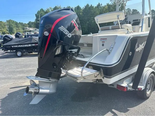 Slide: The Image of Mako 214 Center Console 2022 - 78