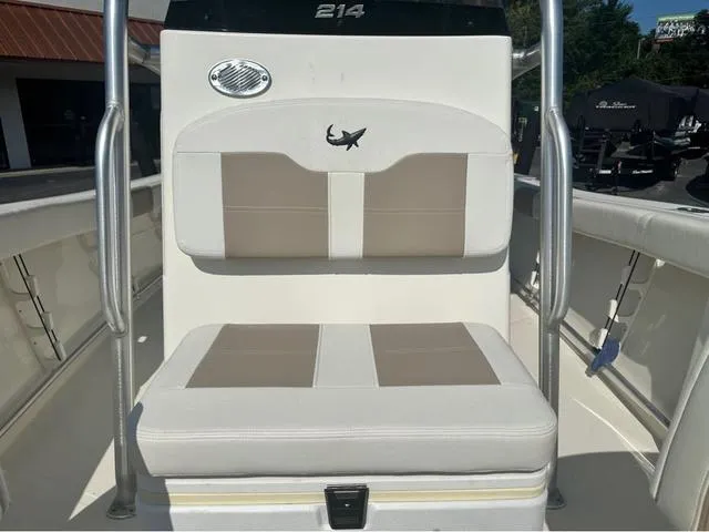 Slide: The Image of Mako 214 Center Console 2022 - 87