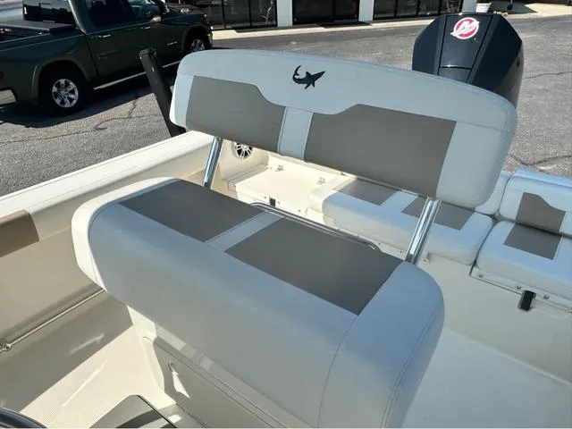 Slide: The Image of Mako 214 Center Console 2022 - 89