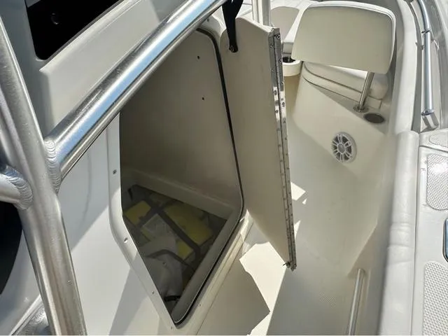 Slide: The Image of Mako 214 Center Console 2022 - 9