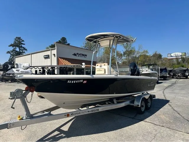 Slide: The Image of Mako 214 Center Console 2022 - 91