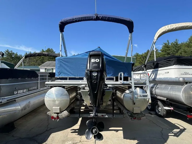 Slide: The Image of Harris 200 Cruiser 2017 - 10