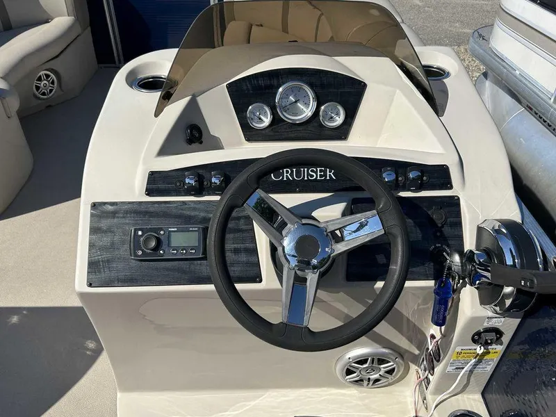 Slide: The Image of Harris 200 Cruiser 2017 - 3