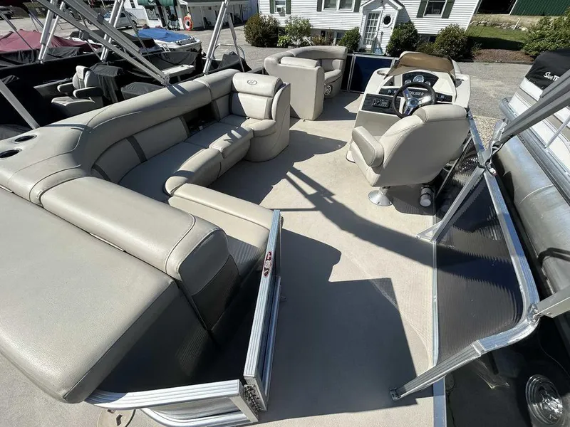 Slide: The Image of Harris 200 Cruiser 2017 - 6