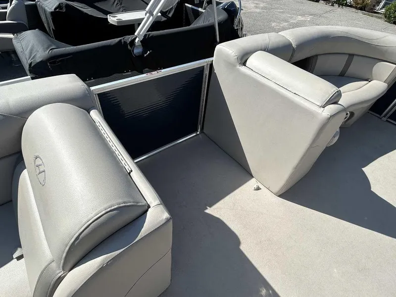 Slide: The Image of Harris 200 Cruiser 2017 - 7