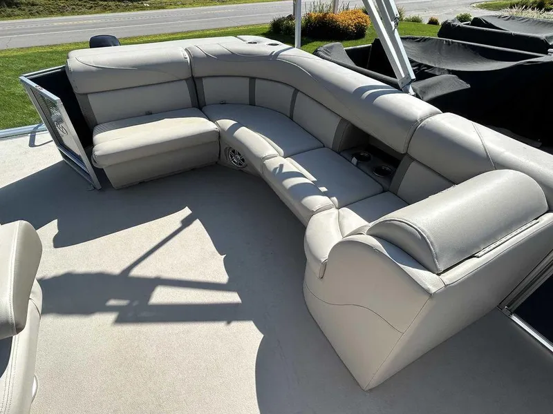 Slide: The Image of Harris 200 Cruiser 2017 - 9