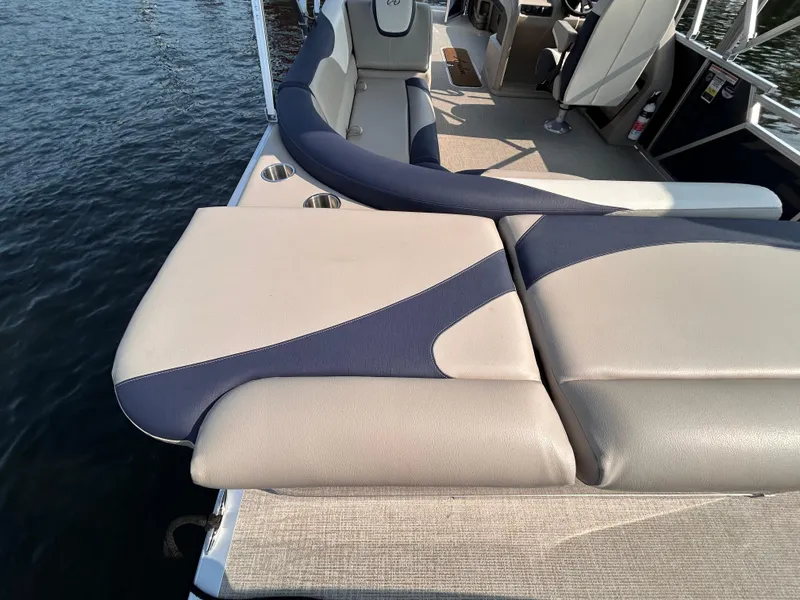 Slide: The Image of 2024 Avalon LSZ Cruise 25' boat with stylish seating and cup holders on the water. - 7