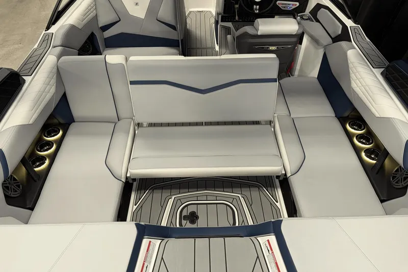 Slide: The Image of Nautique Super Air Nautique S21 2025 - 30