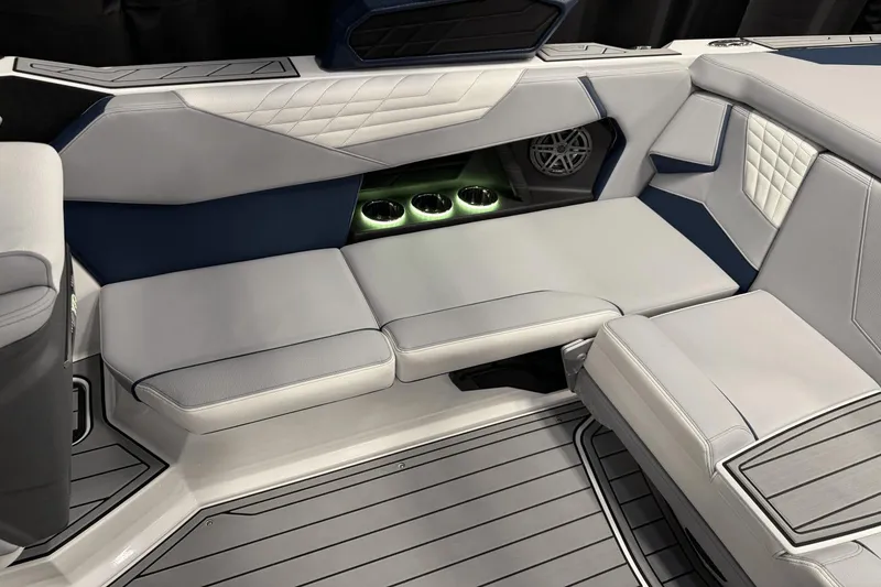 Slide: The Image of Nautique Super Air Nautique S21 2025 - 46