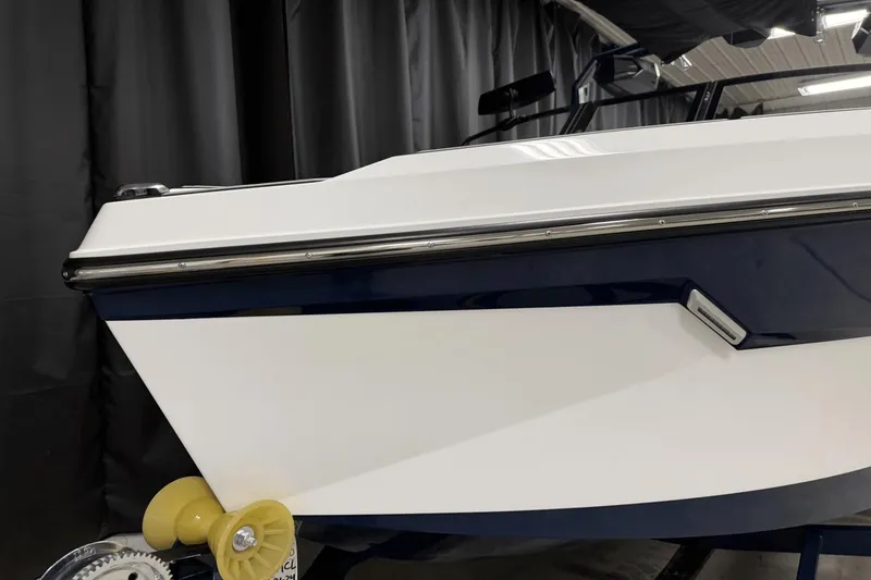 Slide: The Image of Nautique Super Air Nautique S21 2025 - 90