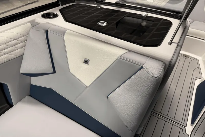 Slide: The Image of Nautique Super Air Nautique S21 2025 - 42