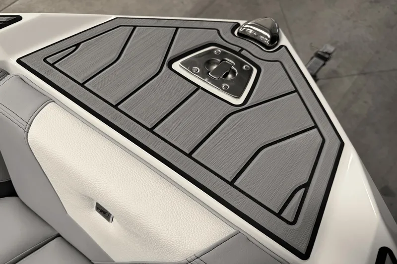 Slide: The Image of Nautique Super Air Nautique S21 2025 - 78
