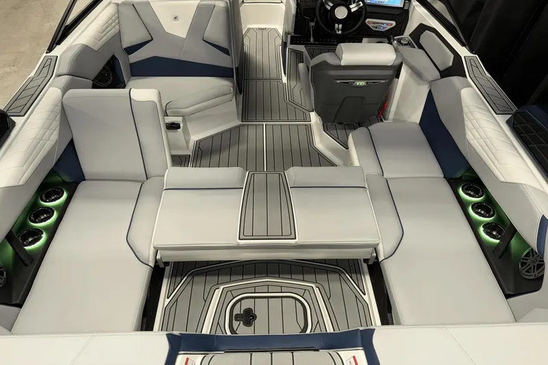 Slide: The Image of Nautique Super Air Nautique S21 2025 - 29