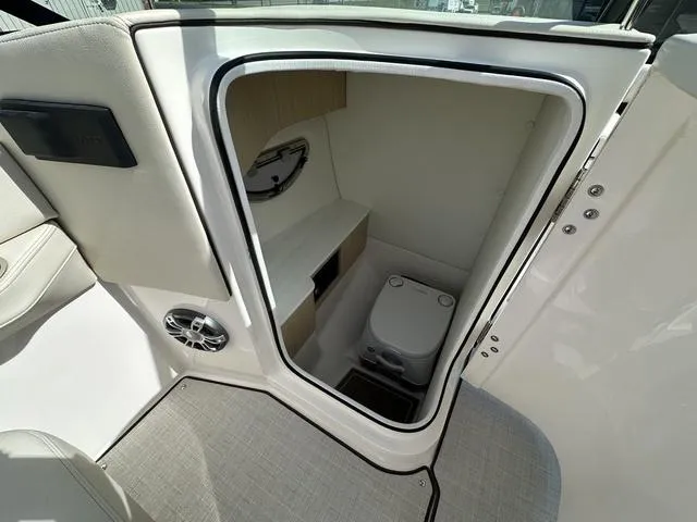 Slide: The Image of 2025 Regal LS6 boat interior with compact bathroom and modern amenities. - 15
