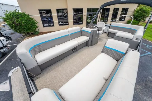 Slide: The Image of Qwest 822 E-Class Lanai LT 2023 - 10