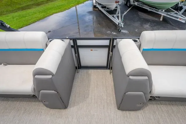 Slide: The Image of Qwest 822 E-Class Lanai LT 2023 - 11