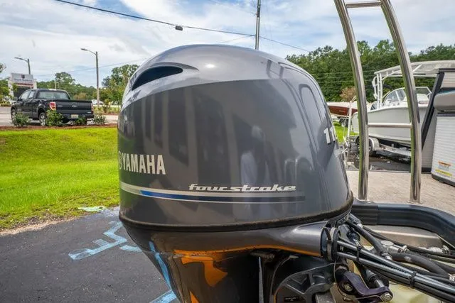 Slide: The Image of Qwest 822 E-Class Lanai LT 2023 - 5