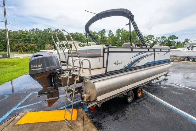 Slide: The Image of Qwest 822 E-Class Lanai LT 2023 - 6