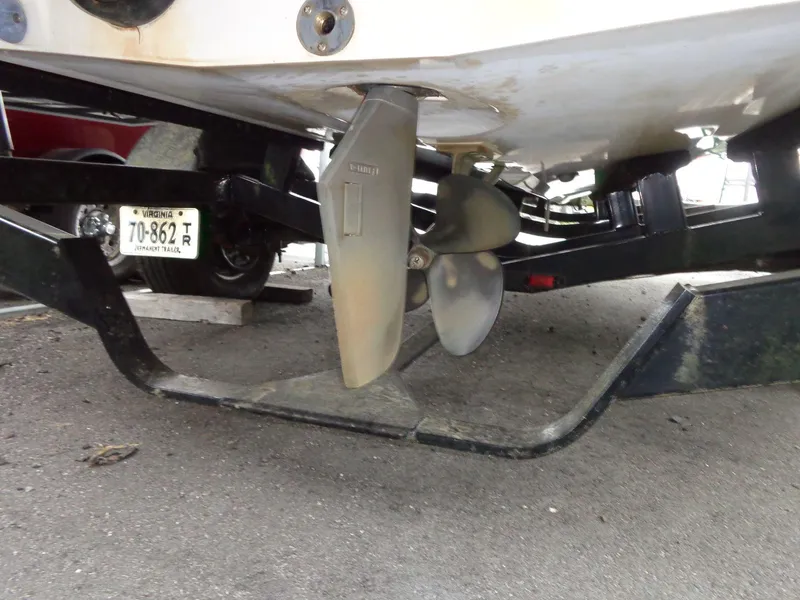 Slide: The Image of 1998 Malibu Sunsetter VLX boat propeller and trailer detail. - 25