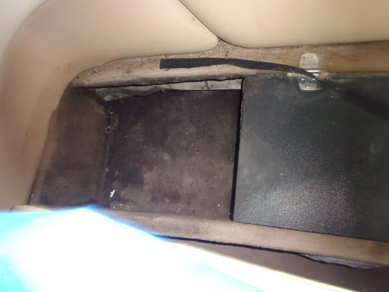 Slide: The Image of Interior compartment of a 1998 Malibu Sunsetter VLX boat. - 34