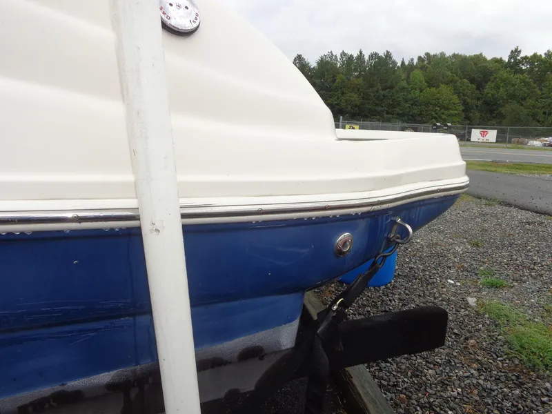 Slide: The Image of 2007 Sea Ray 200 Sundeck boat on gravel, side view. - 17