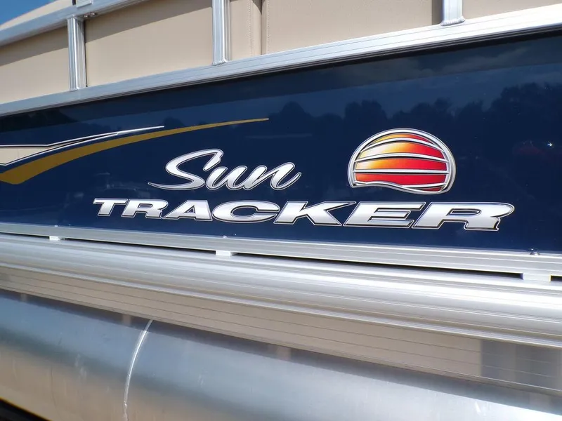 Slide: The Image of 2024 Sun Tracker BASS BUGGY® 18 DLX logo on boat exterior. - 6