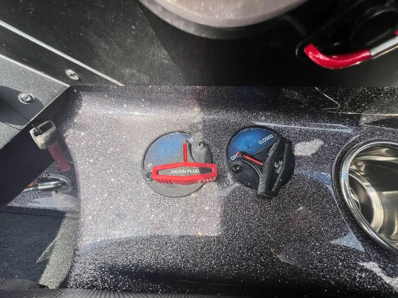 Slide: The Image of Skeeter ZX 200 2025 - 12