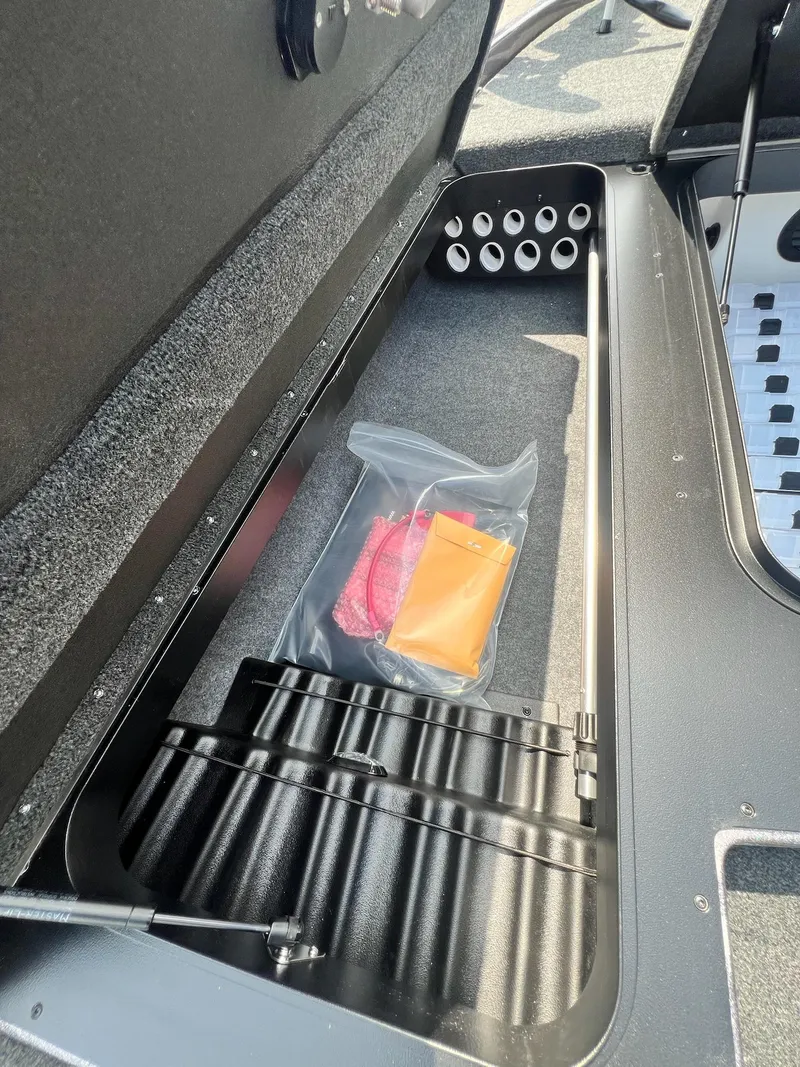 Slide: The Image of Skeeter ZX 200 2025 - 14