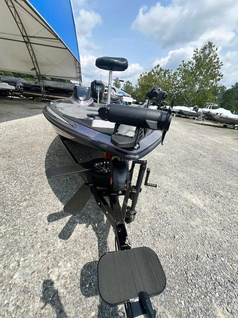 Slide: The Image of Skeeter ZX 200 2025 - 16