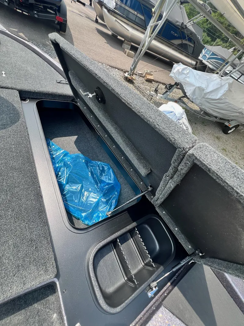 Slide: The Image of Skeeter ZX 200 2025 - 23