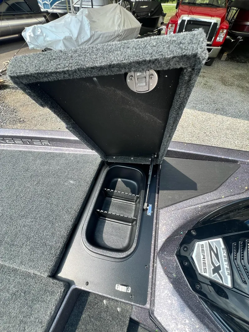 Slide: The Image of Skeeter ZX 200 2025 - 25