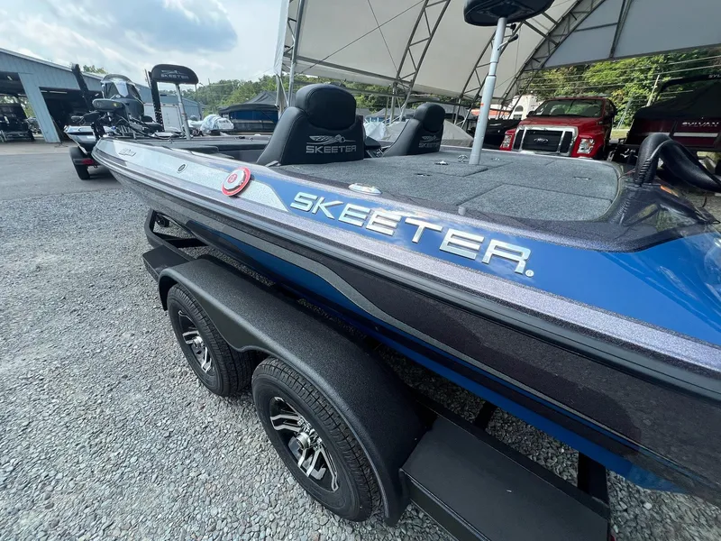 Slide: The Image of Skeeter ZX 200 2025 - 26