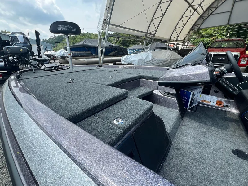 Slide: The Image of Skeeter ZX 200 2025 - 30