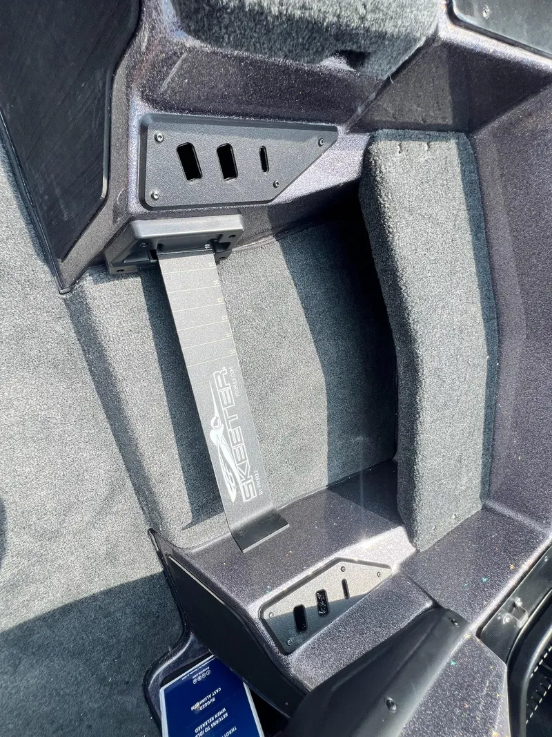 Slide: The Image of Skeeter ZX 200 2025 - 48