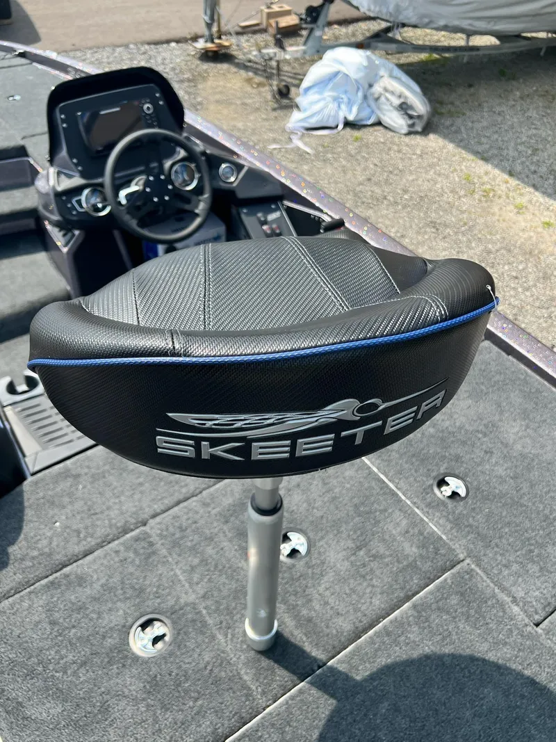 Slide: The Image of Skeeter ZX 200 2025 - 50