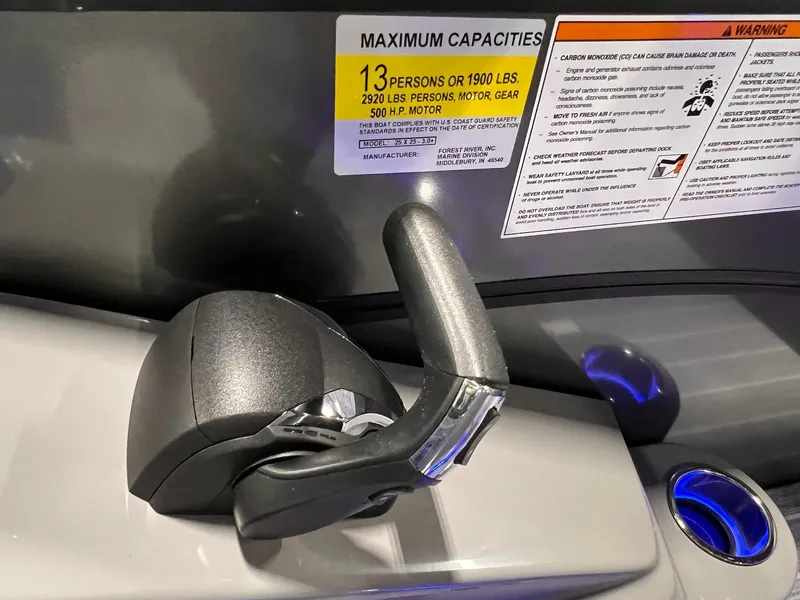 Slide: The Image of Throttle control and capacity warning on 2025 Berkshire 25RFX Roswell Arch STS Tritoon. - 2