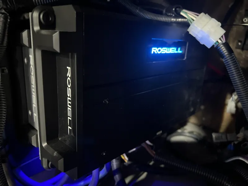 Slide: The Image of Roswell audio system in 2025 Berkshire 25RFX Roswell Arch STS Tritoon boat. - 45