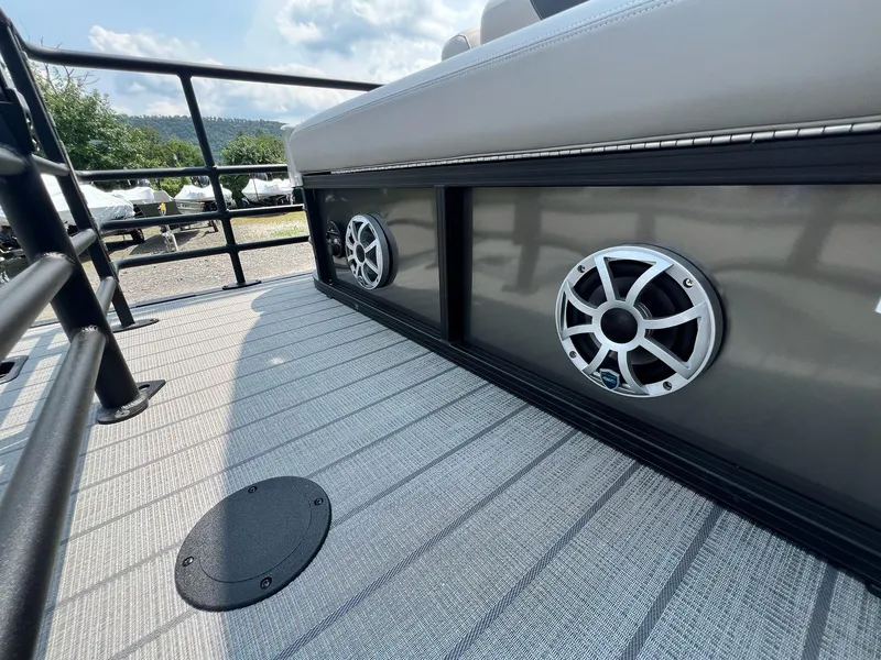 Slide: The Image of Sylvan L-3 CLZ DH Tritoon 2025 - 50