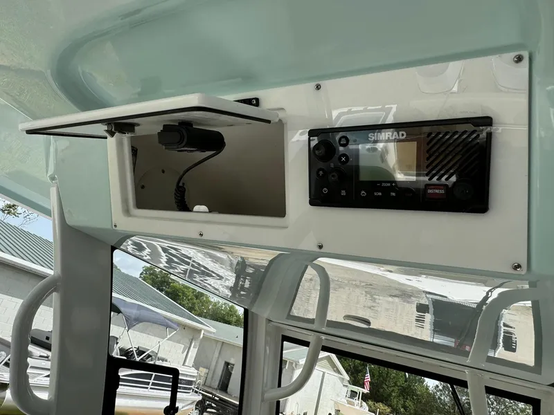 Slide: The Image of Sea Pro 322 DLX 2025 - 10